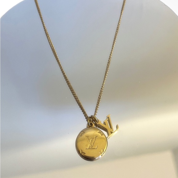 Louis Vuitton Monogram Pendant Necklace - Picture 8 of 9